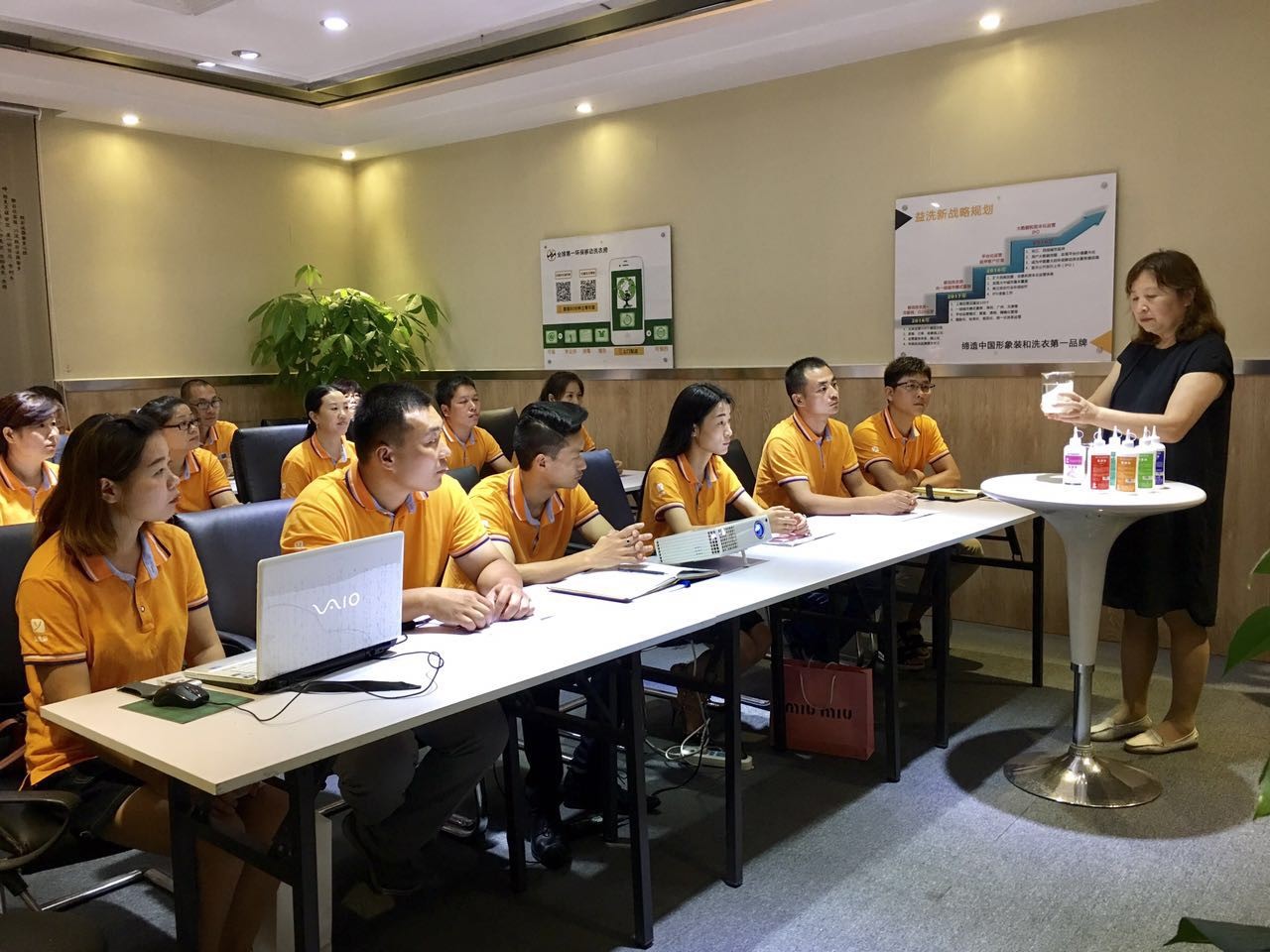 益洗新专业培训提高技师素养只为给您最专业的服务