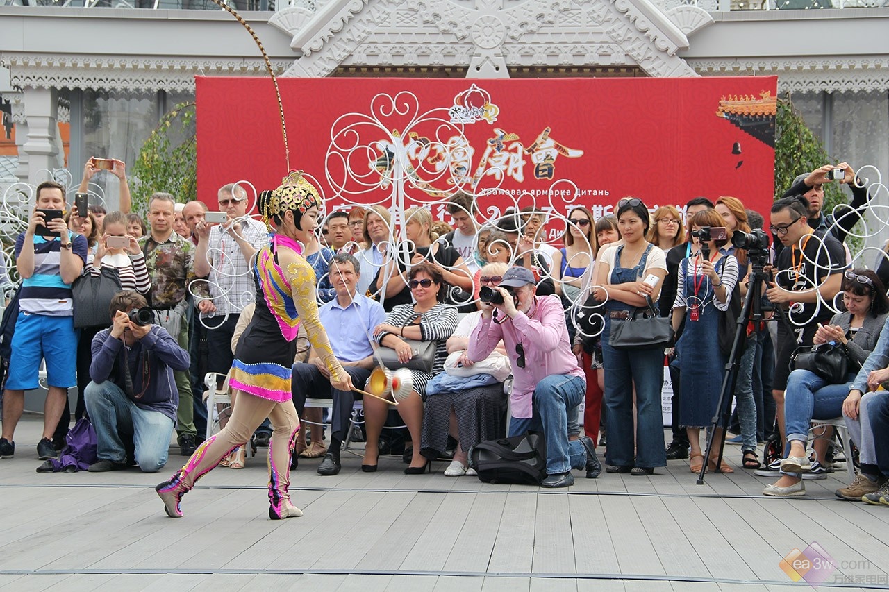 莫斯科革命广场“挤爆了”,原来是中国传统艺术太“惹火”