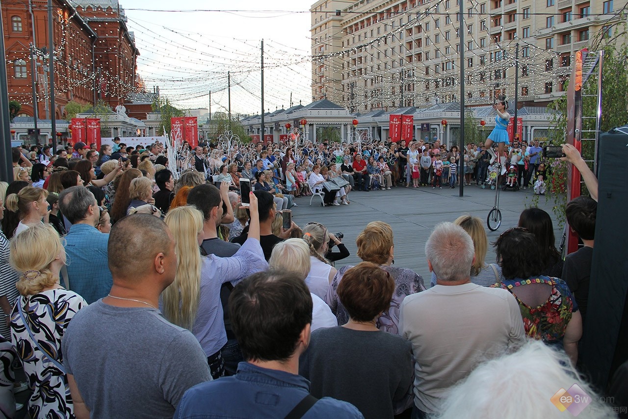 莫斯科革命广场“挤爆了”，原来是中国传统艺术太“惹火”