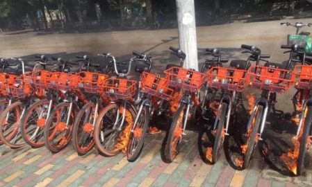摩拜：橡胶燃点要超350度 疑有人纵火