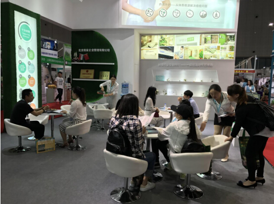 专为痘肌健康而生，轻彩携诺奖技术造福痘友