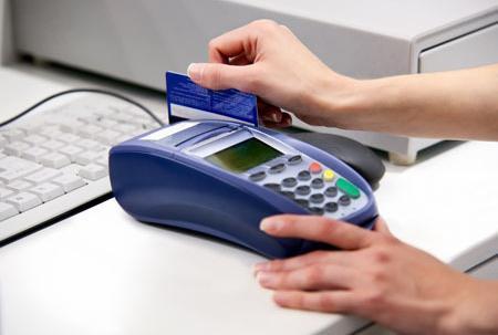 信用卡最低还款额和分期 哪个更划算？