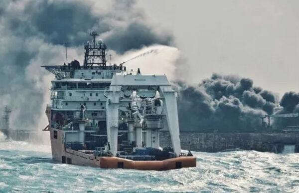 东海海域船舶碰撞事故最新消息：“桑吉”轮未大面积溢油但仍在燃烧