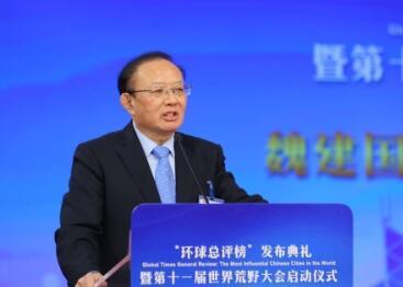 国经中心副理事长：应该把城市空间和就业让给年轻人