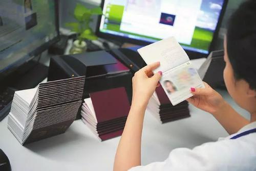 四川公安推5项出入境便利措施 缴费能用微信支付宝