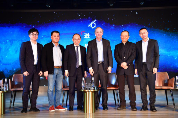 投资界乔布斯访华首站落幕，凤凰金融用“原则”实践成焦点