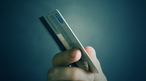 信用卡代偿平台公开叫板银行 专家称广告语违法违规