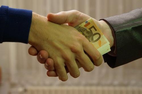 30家第三方支付被罚超4500万 智付支付一家独占九成