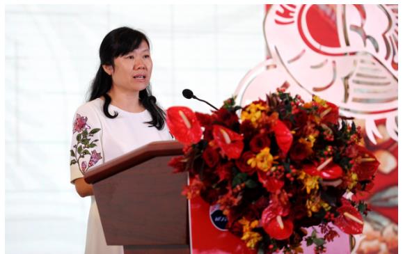 "喜宴茅台酒与53度贵州茅台酒同出一脉,"王莉介绍,两者都是采用"两次